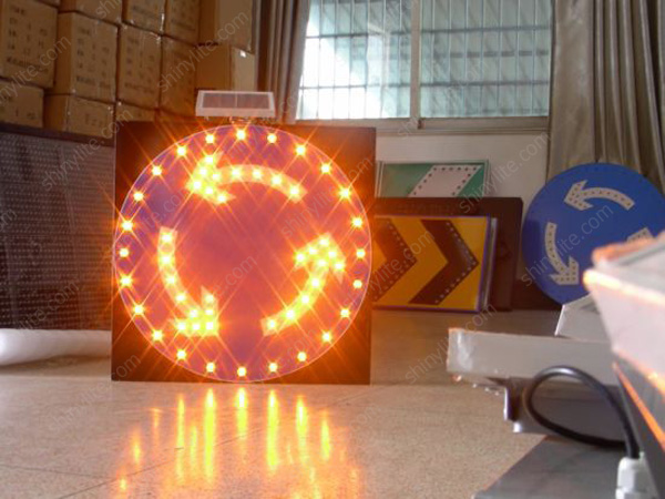 solar traffic warning light