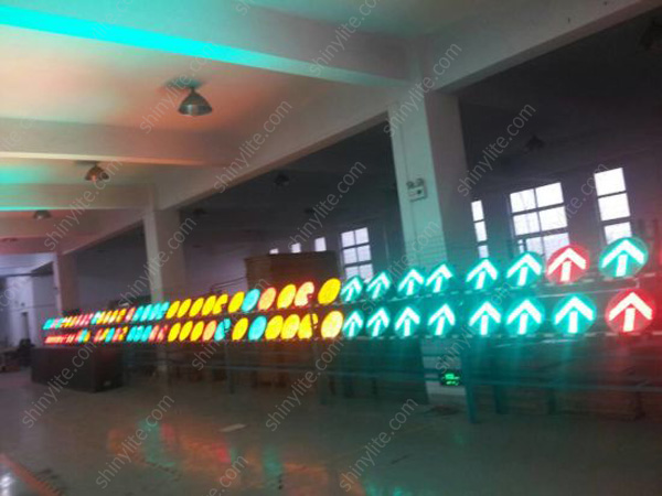 solar traffic warning light