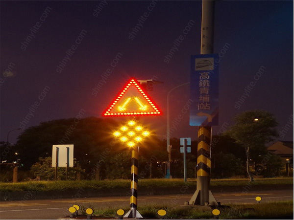 solar traffic warning light