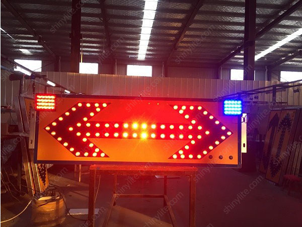 solar traffic warning light